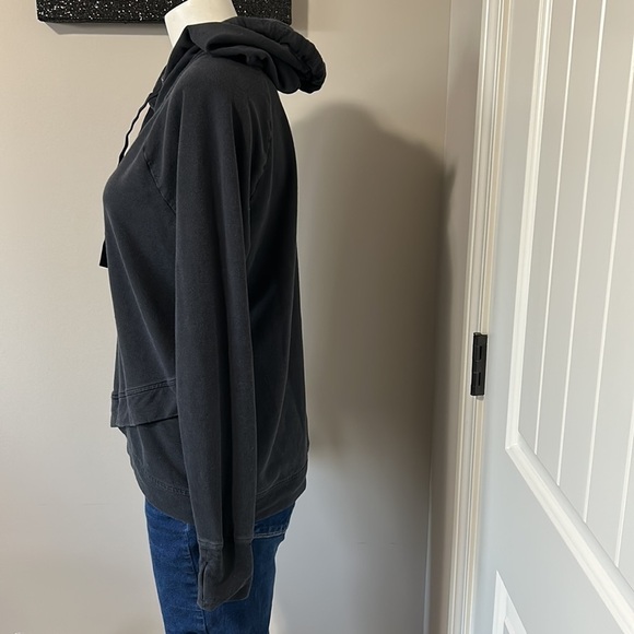 Athleta Pinnacle Criss Cross Hoodie Top Black Travel Outdoor shirt Sz M - Picture 6 of 12